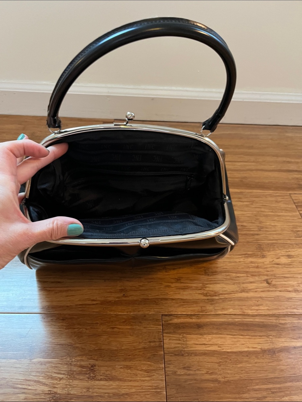 Vintage INC International Concepts Black Satchel with White Piping - Picture 7 of 9